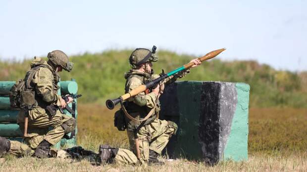 Мотострелковые подразделения Западного военного округа проводят учения в Ленинградской области