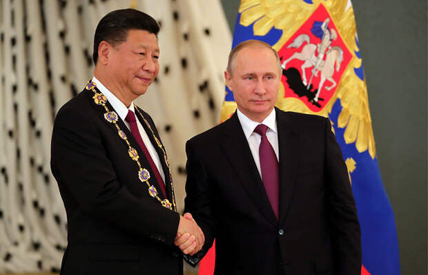 Председатель КНР Си Цзиньпин и президент РФ Владимир Путин 