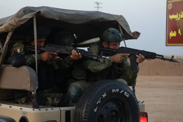 Десантники из России и Египта провели тренировку с элементами тактической стрельбы в ходе совместного учения «Защитники Дружбы-2021»