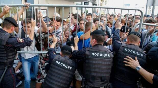 "Разместим ее телефон на сайте сексуслуг". Как мстят росгвардейцам и полицейским
