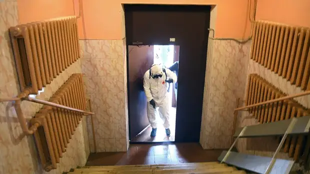 В Роспотребнадзоре предупредили о мошенниках в «защитных комбинезонах»