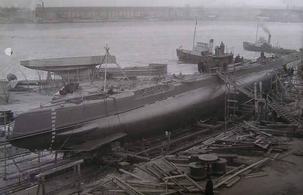 14. Подводная лодка Орлан на Мортоновом эллинге, 1917 14. Подводная лодка Орлан на Мортоновом эллинге, 1917