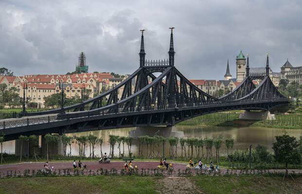 А вот копия моста Свободы в Будапеште