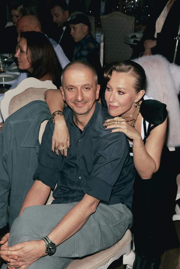 Ценный подарок: Юлия Снигирь, Виктория Толстоганова и Стася Милославская