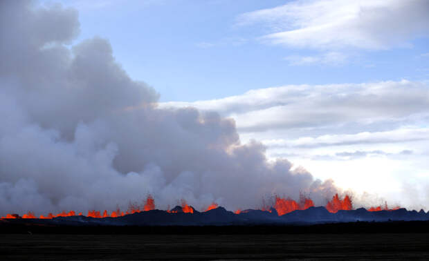 Лава из вулкана Бардарбунга в Исландии