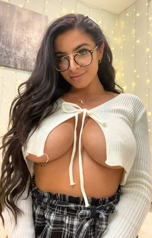 Красивые девушки в очках