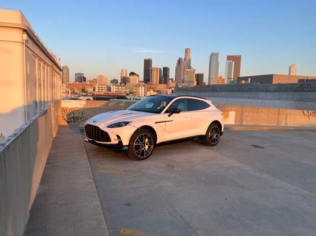 2023 Aston Martin DBX707