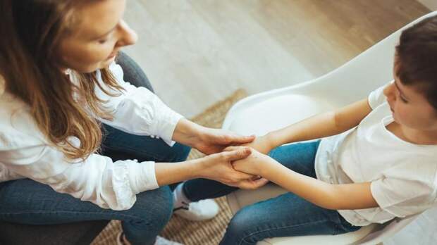 «Быть хорошей — значит обязательно жить вместе с ребенком?»: откровенное рассуждение «воскресной мамы»