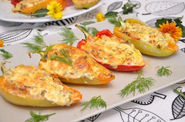 Перец, фаршированный курицей. \ Фото: eda.ru. Перец, фаршированный курицей. \ Фото: eda.ru.