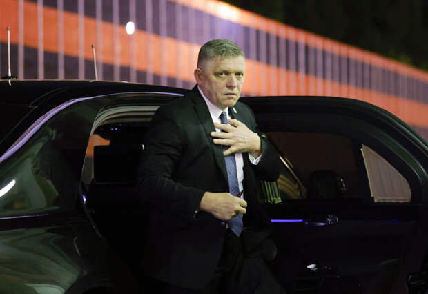 Две страны запретили перелет премьера Словакии на парад Победы в Россию