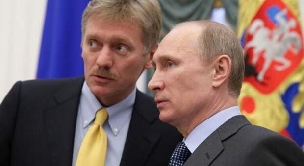 Президент России Владимир Путин и пресс-секретарь президента Дмитрий Песков