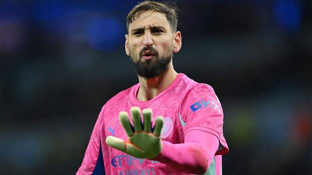 Доннарумма сделал эффектный двойной сейв в дерби с «Манчестер Юнайтед»