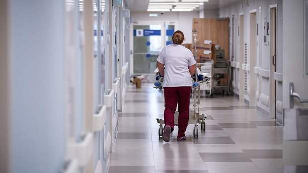 Женщина пострадала при падении обломков дрона на дом в Ленинградской области