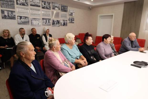 Ко Дню пожилого человека. На фабрике чествовали ветеранов труда.