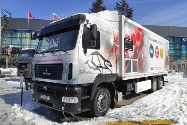 Изучаем новый мобильный офис на шасси МАЗ
