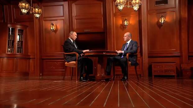 Как Путин остановил беснующуюся толпу и почему спал с ружьем: самое интересное из фильма Кондрашова о президенте