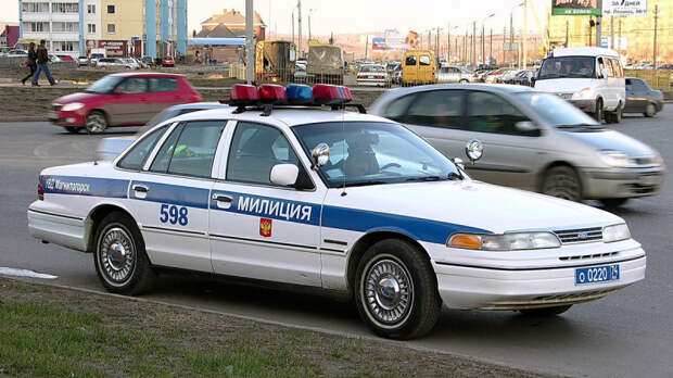 Зачем в 90-е российская милиция закупала "шерифские" Ford Crown Victoria и почему от них отказались?