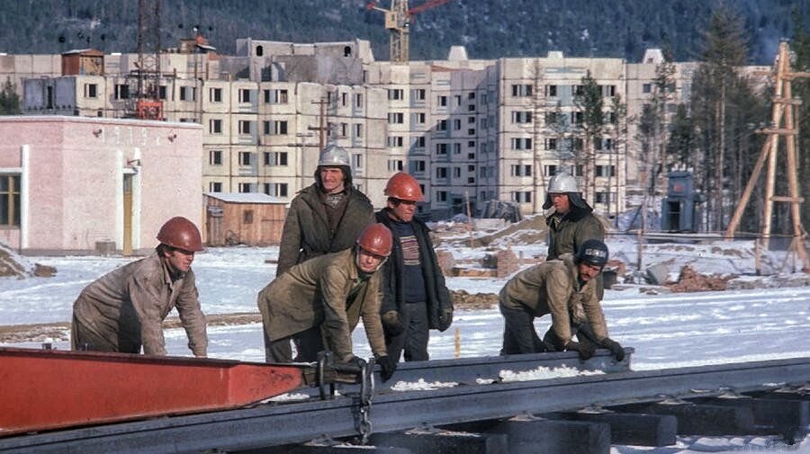 вознеслись новые города из стройматериалов построенных на БАМе заводов