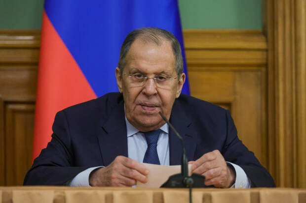 "Скачки по верхам айсберга": Политолог Попов прокомментировал сообщения о "пропавшем" Лаврове