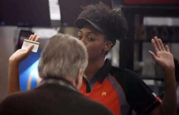 9 самых странных предложений, которыми можно воспользоваться в барах и ресторанах по всему миру