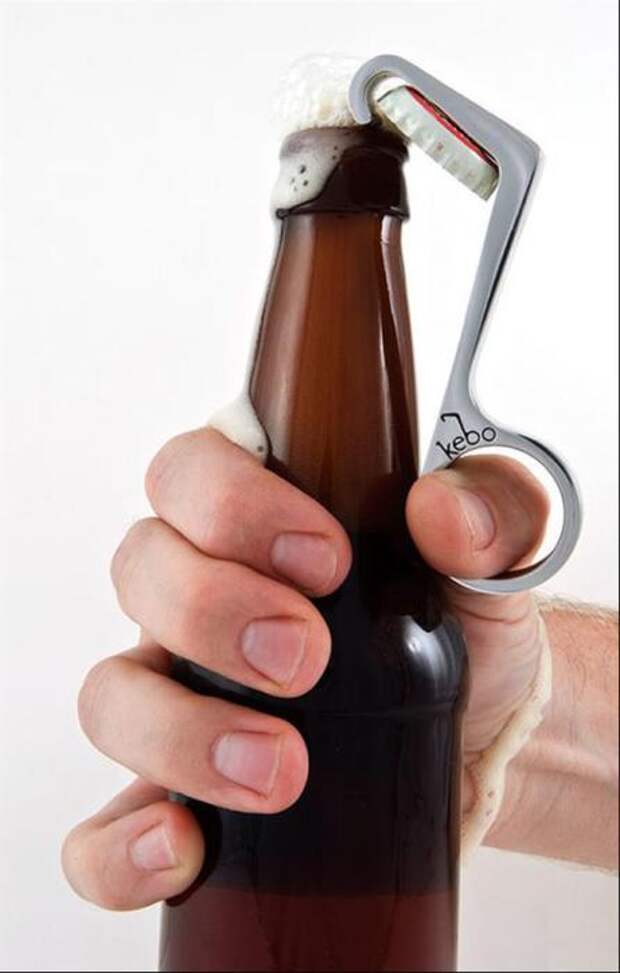 Удобно открывать пиво, когда свободна лишь одна рука.
