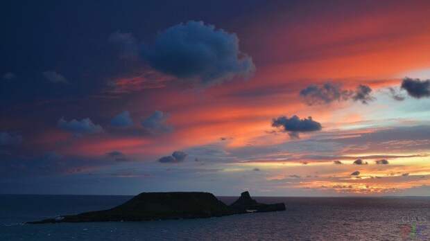 Одинокий остров в море