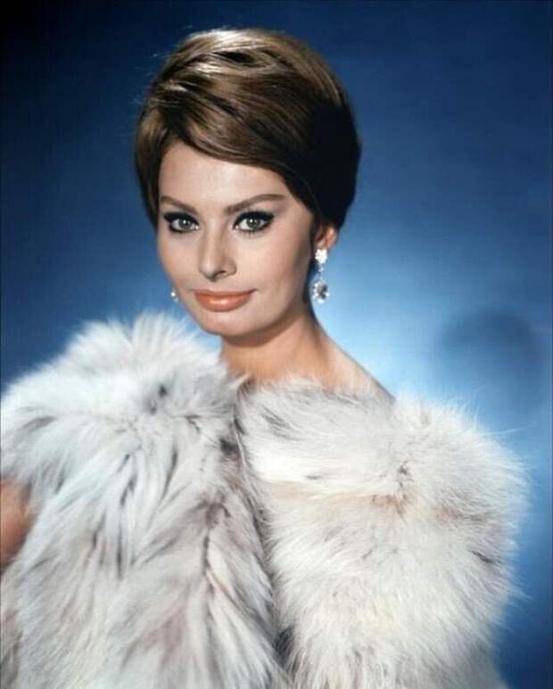 Сногсшибательная Софи Лорен во время съемок фильма "Миллионерша" (1960 г.)