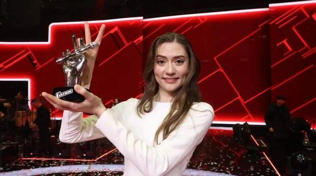 Эльмира Караханова — победительница 14-го сезона шоу «Голос»: яркие фото звезды