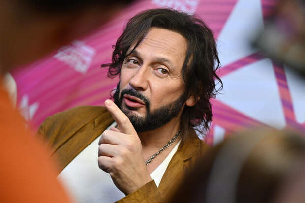 Продюсер заявил о торможении в развитии Стаса Михайлова