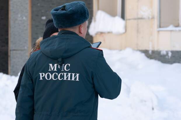 В российском городе крыша жилого дома рухнула под тяжестью снега