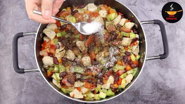Такой суп вы точно ещё не ели! Яркий, красивый и вкусный! А какой он сытный и ароматный, ммм... К тому же суп с индейкой и овощами можно приготовить не только дома, но и на природе.-7