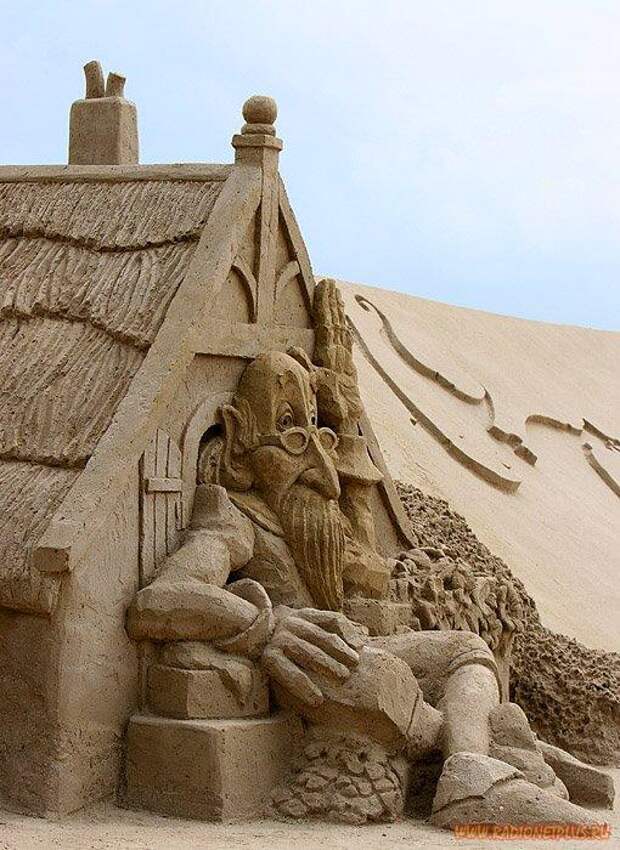 Замки из песка (27 фото)