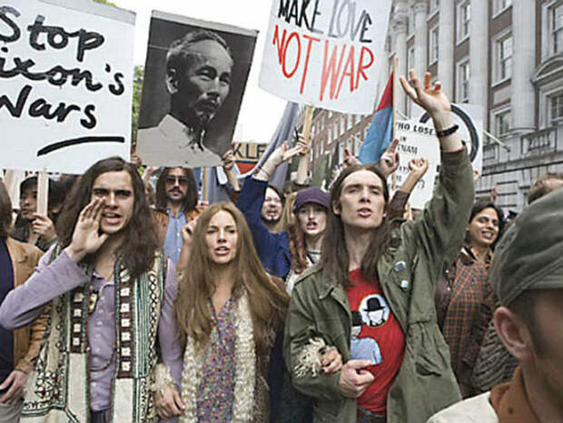 Протесты против войны во Вьетнаме. Кадр из фильма «Хиппи Хиппи Шейк», 2007 год.