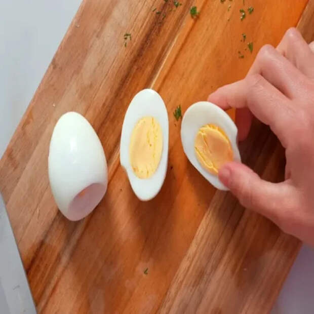 Шедевр из кочана капусты и 2-х яиц: делюсь рецептом нежного и сытного салата с полезной заправкой