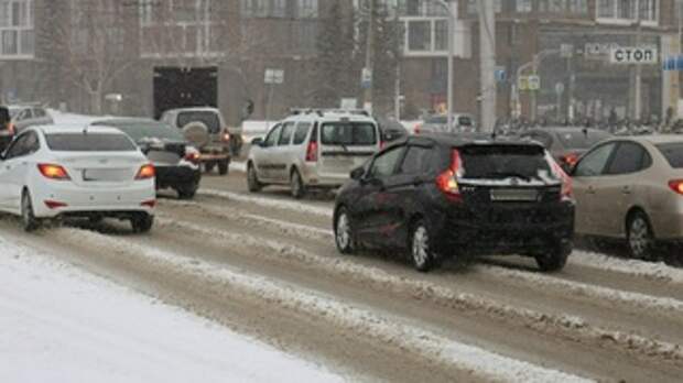 Заснеженная дорога в Барнауле / Фото: amic.ru, Екатерина Смолихина