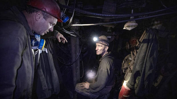 Всех горняков обесточенной после удара ВСУ шахты "Белореченская" подняли на поверхность
