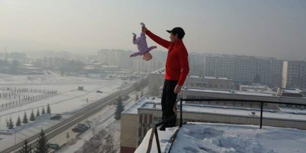 Житель Красноярска издевался над сыном-младенцем ради красочных видео и фото