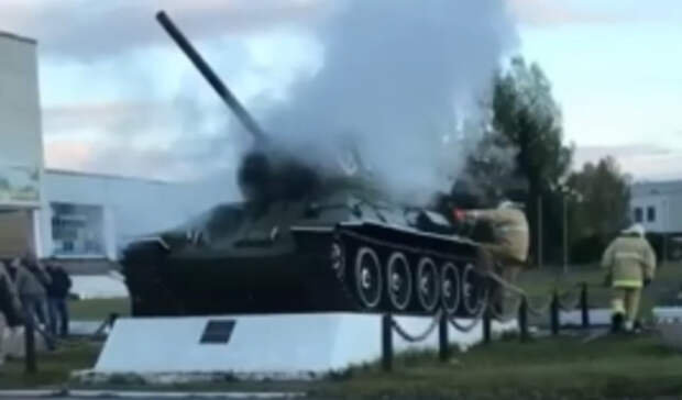 В нижегородской воинской части загорелся танк, участвовавший в битве за Берлин