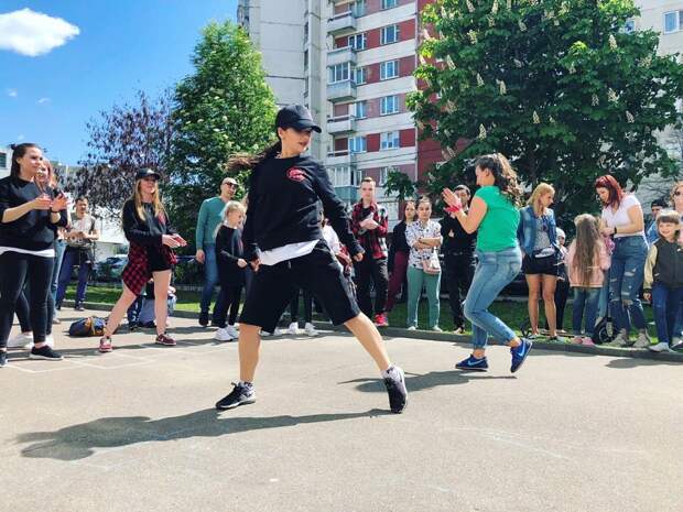 Танцы. Фото: пресс-служба ландшафтного парка «Митино»