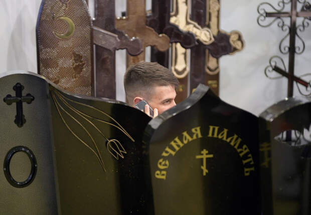 Кто на тепленького. Почему после сообщения в 112 о покойнике сразу звонят частные ритуальные агенты