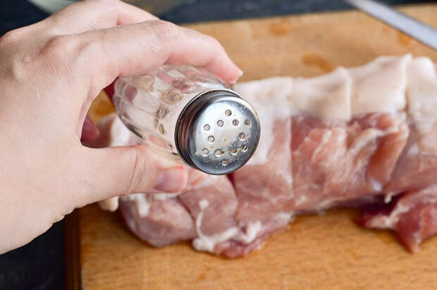 Гармошка из свинины на Новый год 2020 — одна из лучших мясных закусок к празднику