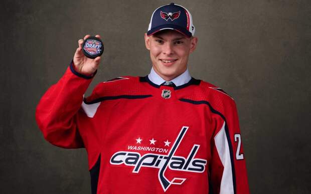 Победивший рак российский хоккеист назвал честью переход в клуб Овечкина