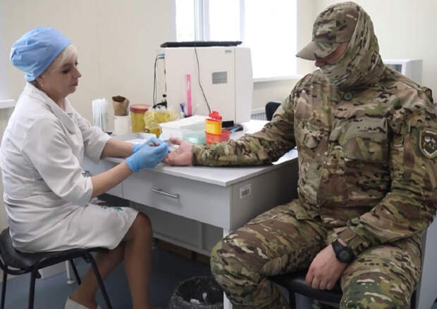 Военнослужащие сводного отряда разминирования инженерных войск ВС РФ сдали донорскую кровь для медучреждений ДНР