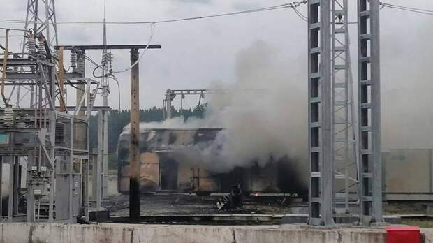 На железнодорожной станции в Бурятии загорелась электроподстанция