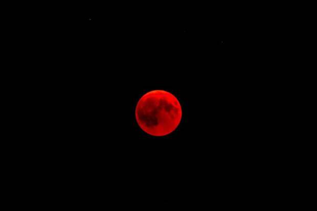 На этой неделе пройдет самое длительное частичное лунное затмение за 580 лет. Его называют «Кровавой Луной»