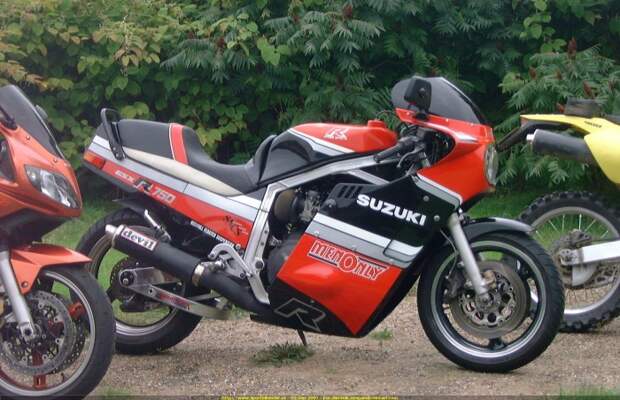 Suzuki GXS-R 750.