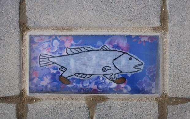 Брусчатка с сюрпризом: какие арт-объекты спрятал a l e s h a в Петербурге