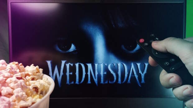 Второй сезон "Уэнсдей" раскроет, кто был первым учителем-"нормисом" в академии Невермор