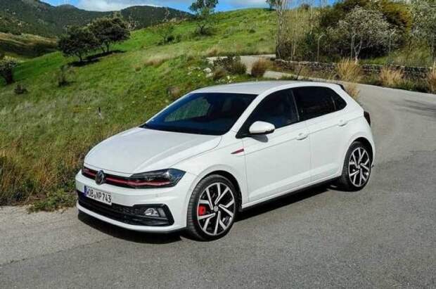 Новый Polo GTI оснащен 2,0-литровым турбомотором мощностью 200 л.с., который развивает скорость до 100 км / ч всего за 6,3 секунды. Хэтчбек идеально сочетает в себе мощность и сбалансированное шасси, а рулевое колесо обеспечивает отличную обратную связь с водителем, что позволяет еще более уверенно вести себя на высоких скоростях.