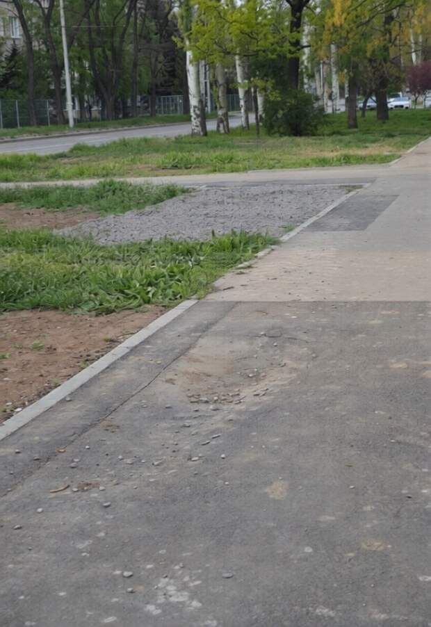 Донецк, Калининский район, на бульваре Шахтостроителей проваливается новый